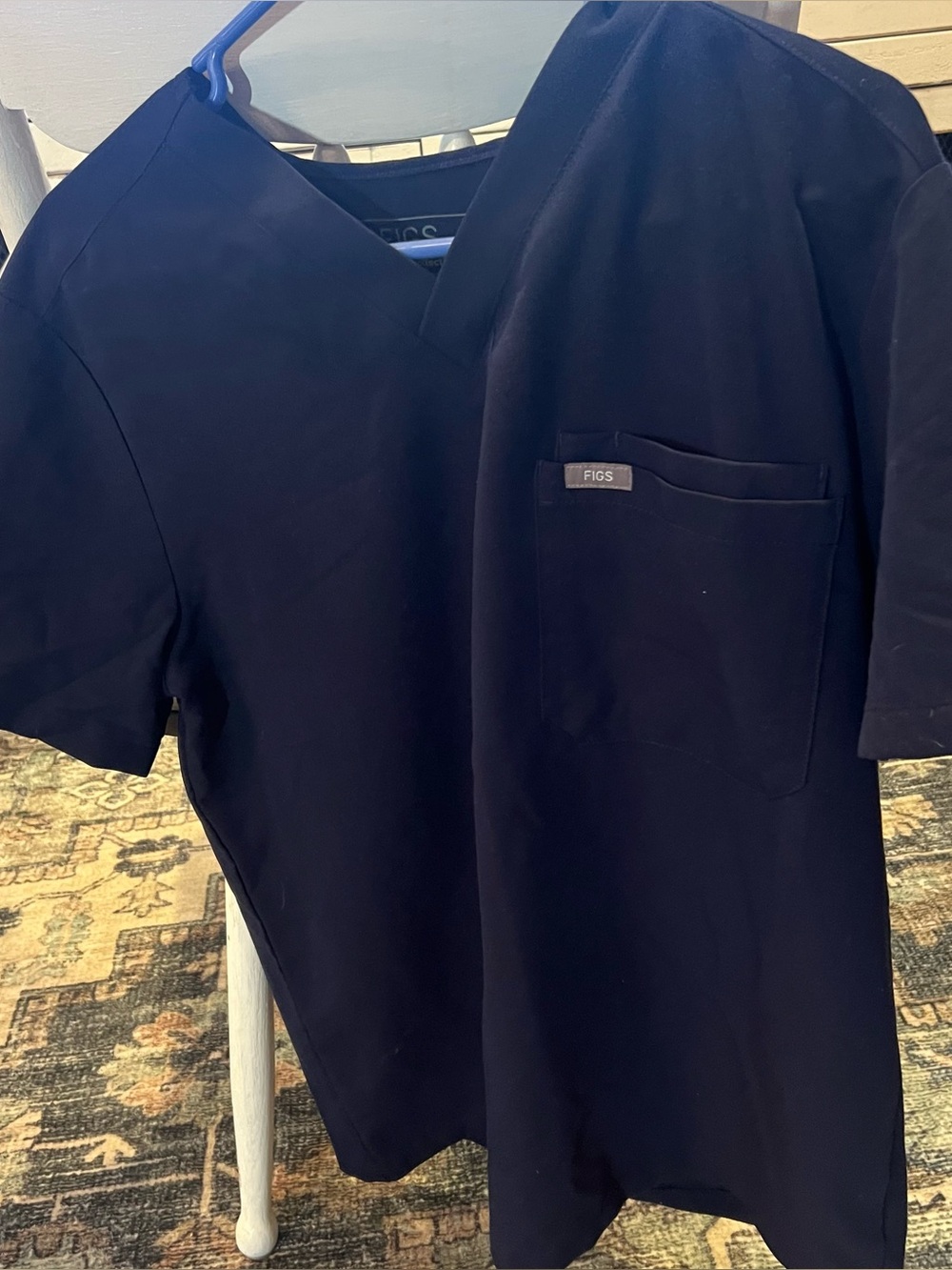 FIGS Men’s Navy V-Neck Scrub set